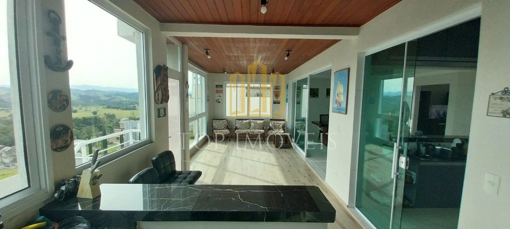Belíssima mansão de 3 suítes e 455 metros quadrados no condo