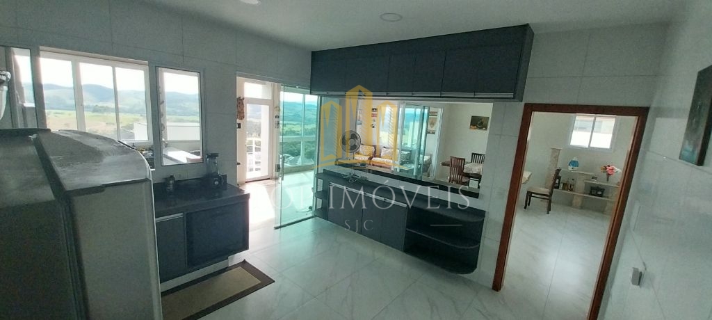 Belíssima mansão de 3 suítes e 455 metros quadrados no condo