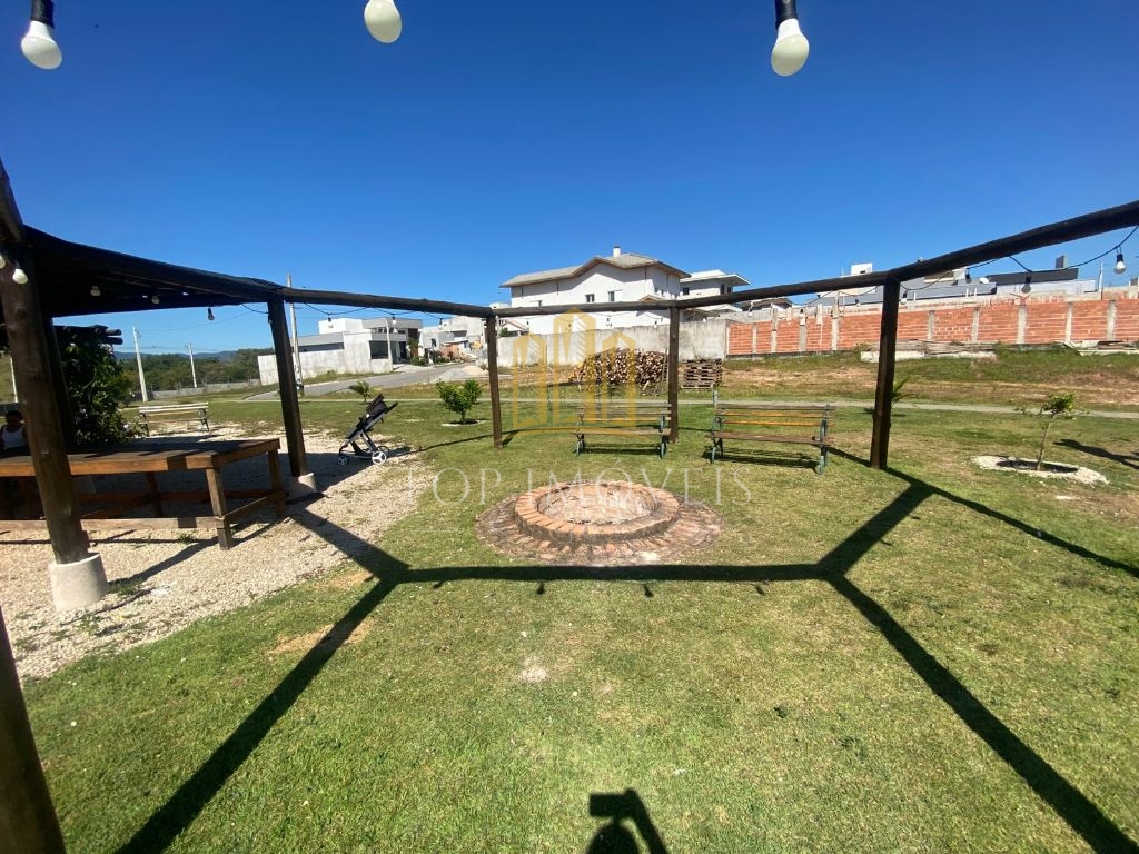Maravilhoso Sobrado 4 dormitórios e Piscina Condomínio Malibu - Caçapava