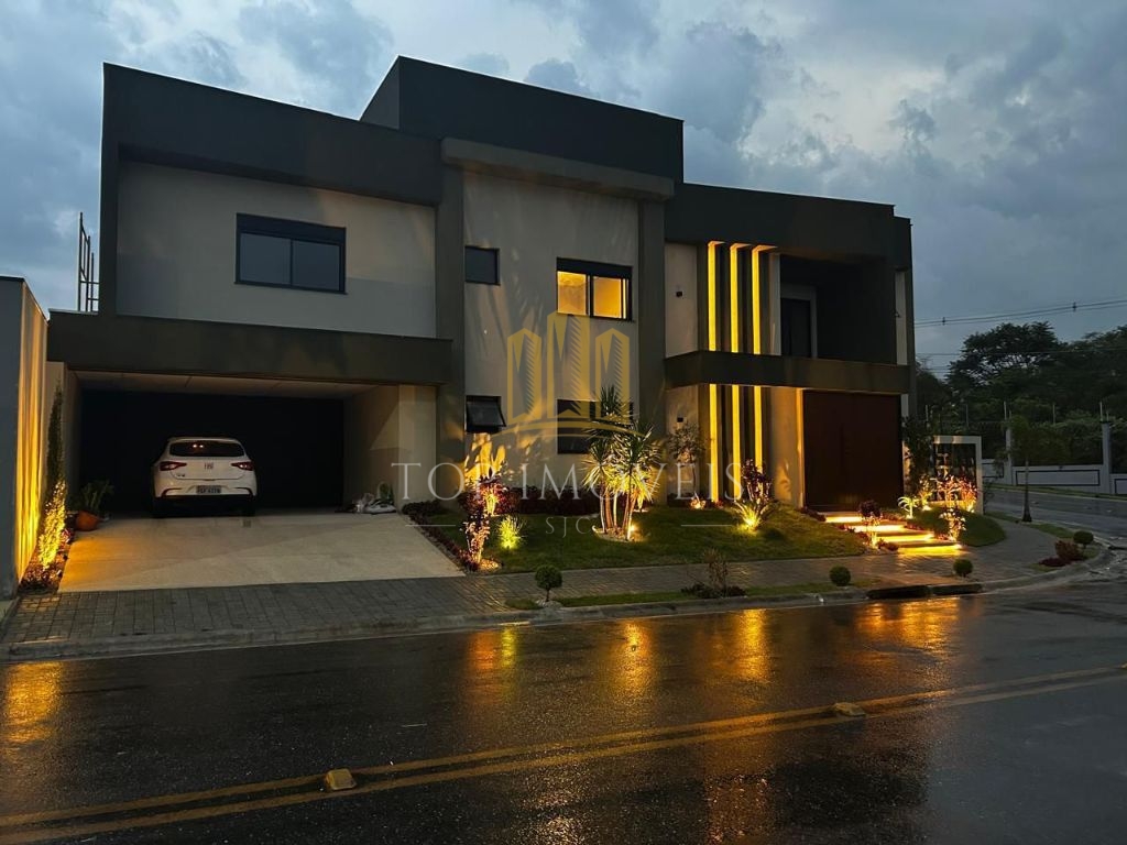 Maravilhoso Sobrado 4 dormitórios e Piscina Condomínio Malibu - Caçapava