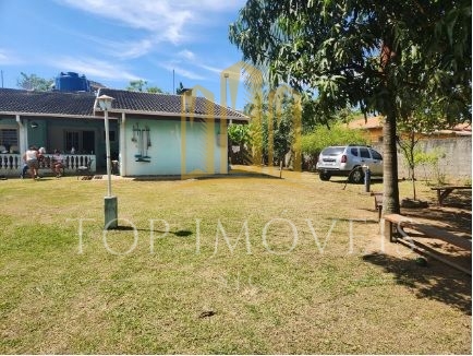 Belissíma chacara em condominio 3 dormitórios piscina no bai