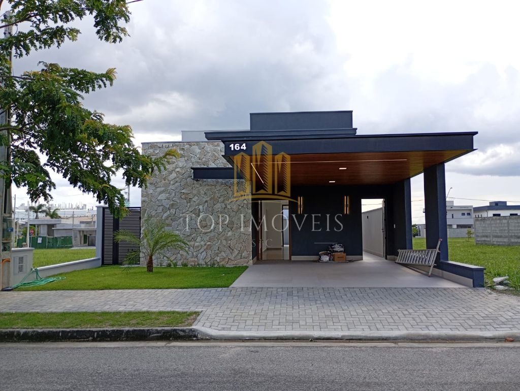 Belissima casa térrea 3 dormitórios 1 suíte condominio vered