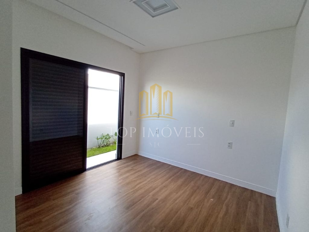 Belissima casa térrea 3 dormitórios 1 suíte condominio vered