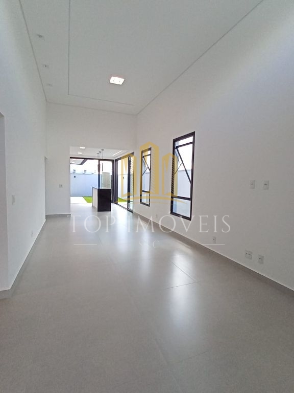 Belissima casa térrea 3 dormitórios 1 suíte condominio vered