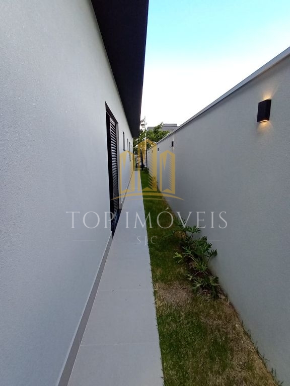 Belissima casa térrea 3 dormitórios 1 suíte condominio vered