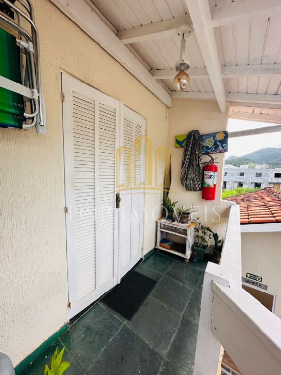 Belissimo sobrado em condomínio 2 dormitórios 600m da praia 