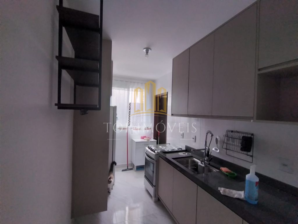 Lindo apartamento dois dormitórios repleto de armários próxi