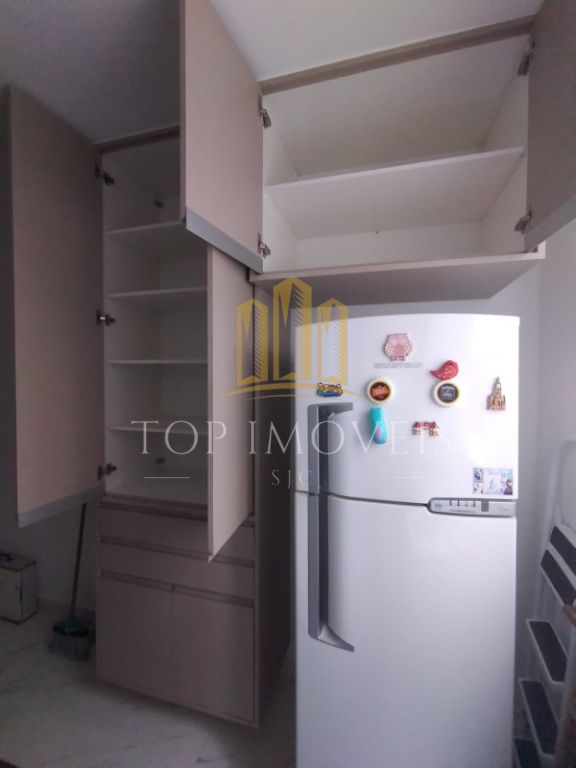 Lindo apartamento dois dormitórios repleto de armários próxi