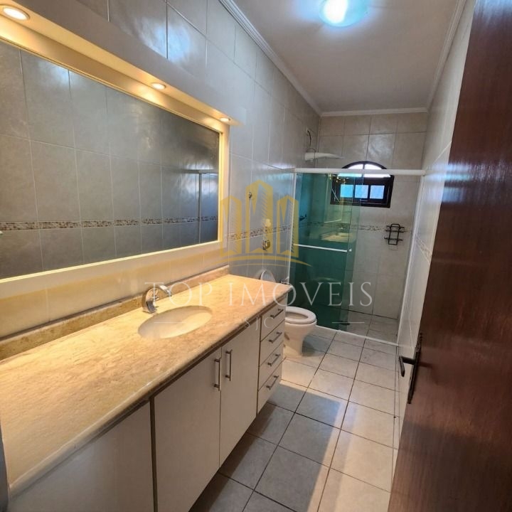 Oportunidade - Sobrado inteiro planejado de 3 quartos sendo 1 suíte no Vila Branca