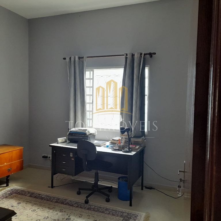Casa de 5 dormitórios e 210m² de construção no Jardim Flamboyant