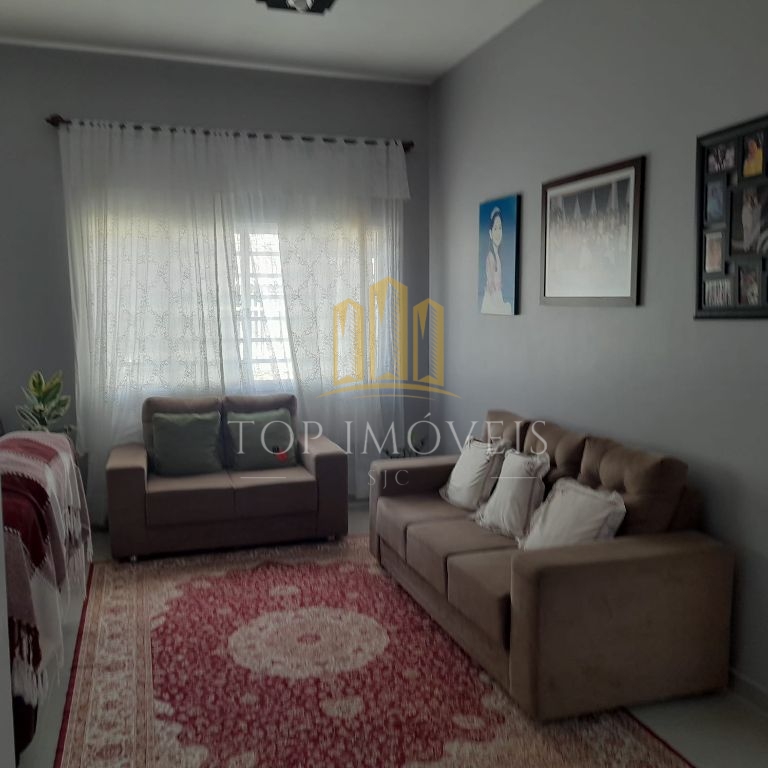 Casa de 5 dormitórios e 210m² de construção no Jardim Flamboyant