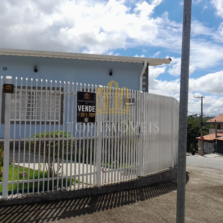Casa de 5 dormitórios e 210m² de construção no Jardim Flamboyant