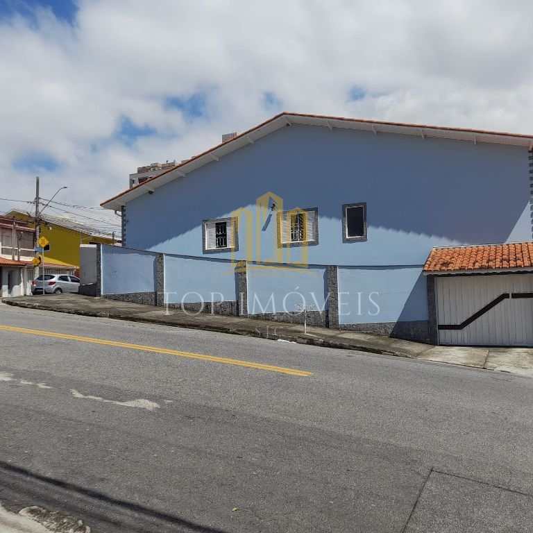 Casa de 5 dormitórios e 210m² de construção no Jardim Flamboyant