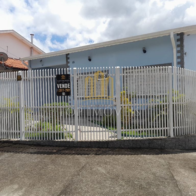 Casa de 5 dormitórios e 210m² de construção no Jardim Flamboyant