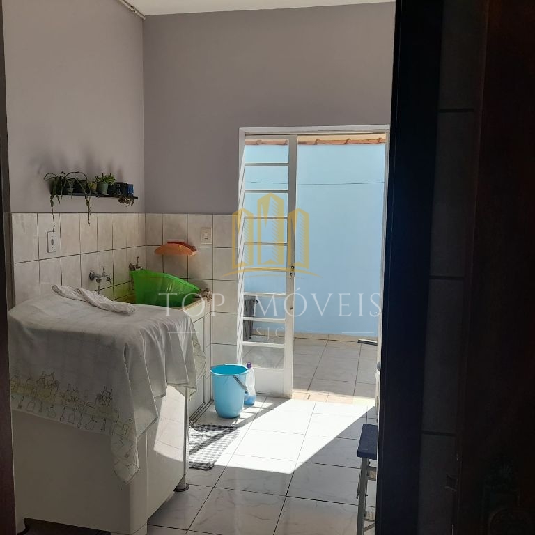 Casa de 5 dormitórios e 210m² de construção no Jardim Flamboyant