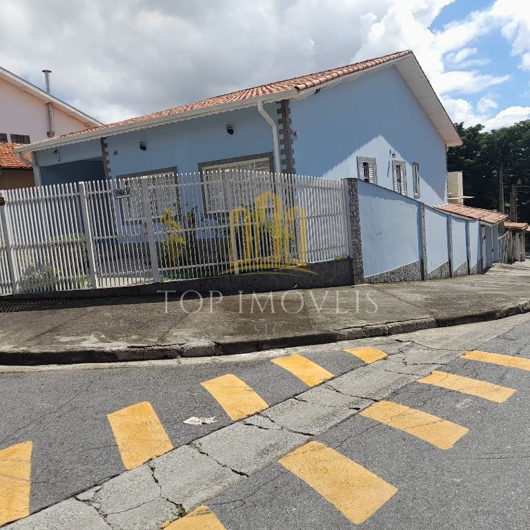 Casa de 5 dormitórios e 210m² de construção no Jardim Flamboyant