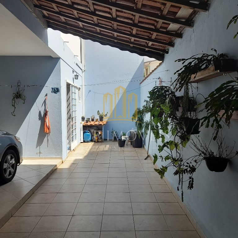 Casa de 5 dormitórios e 210m² de construção no Jardim Flamboyant