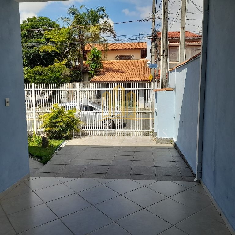 Casa de 5 dormitórios e 210m² de construção no Jardim Flamboyant