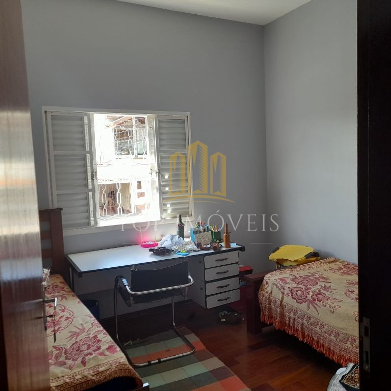 Casa de 5 dormitórios e 210m² de construção no Jardim Flamboyant