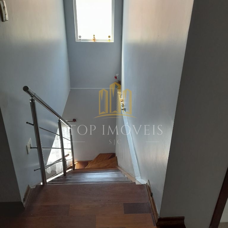 Casa de 5 dormitórios e 210m² de construção no Jardim Flamboyant