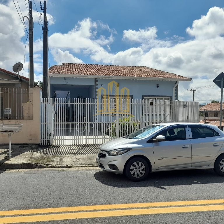 Casa de 5 dormitórios e 210m² de construção no Jardim Flamboyant