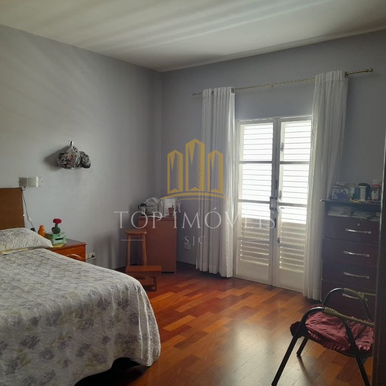 Casa de 5 dormitórios e 210m² de construção no Jardim Flamboyant