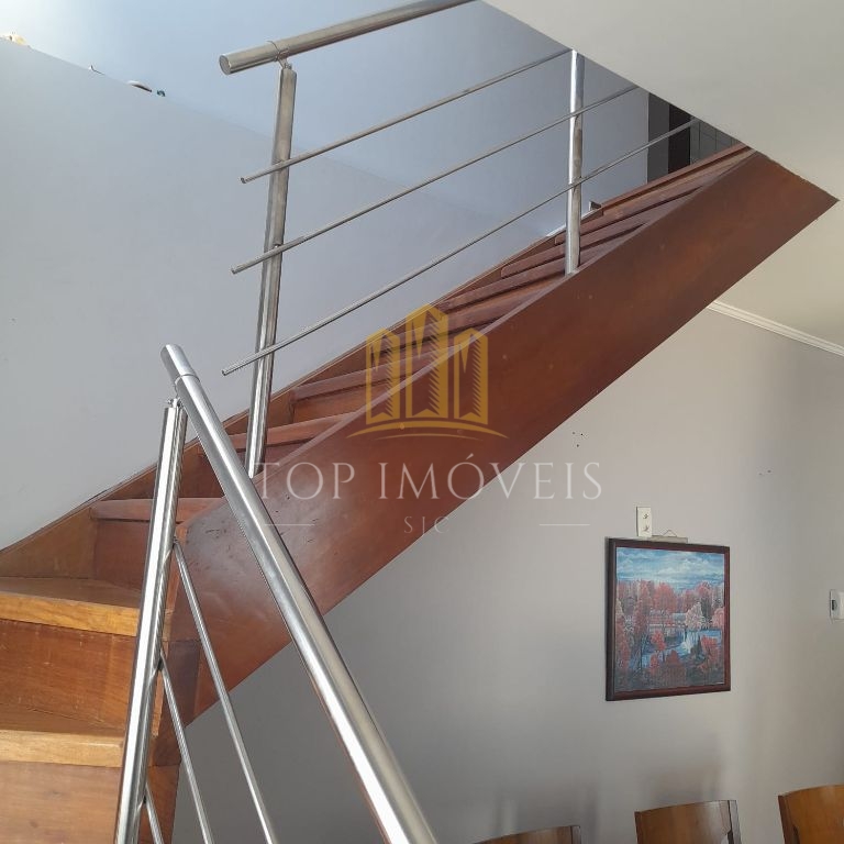 Casa de 5 dormitórios e 210m² de construção no Jardim Flamboyant
