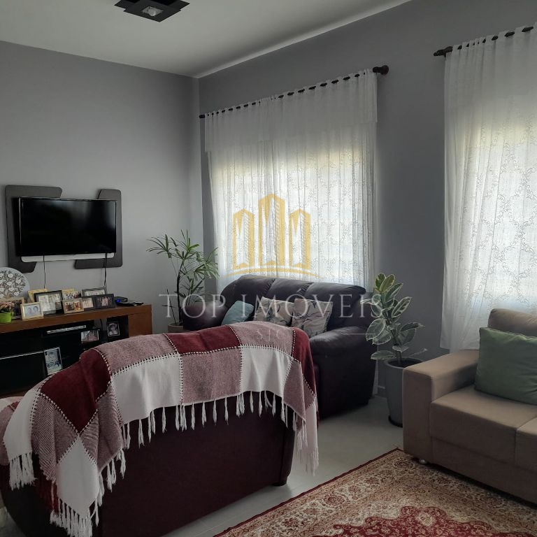 Casa de 5 dormitórios e 210m² de construção no Jardim Flamboyant