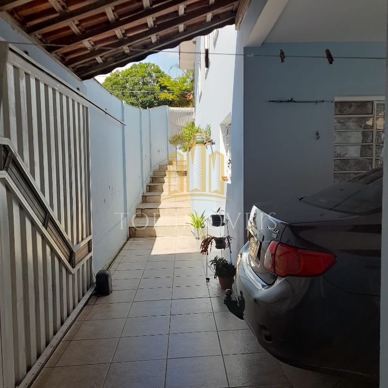 Casa de 5 dormitórios e 210m² de construção no Jardim Flamboyant