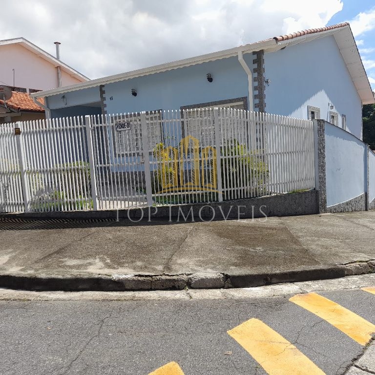 Casa de 5 dormitórios e 210m² de construção no Jardim Flamboyant