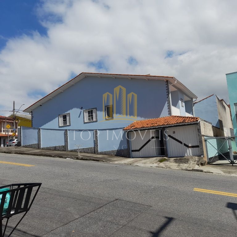 Casa de 5 dormitórios e 210m² de construção no Jardim Flamboyant
