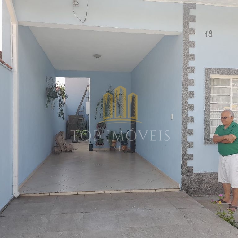 Casa de 5 dormitórios e 210m² de construção no Jardim Flamboyant