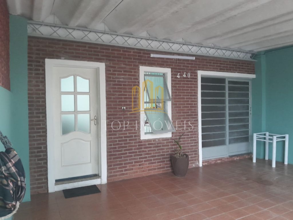 Casa residencial com excelente padrão construtivo e otima lo