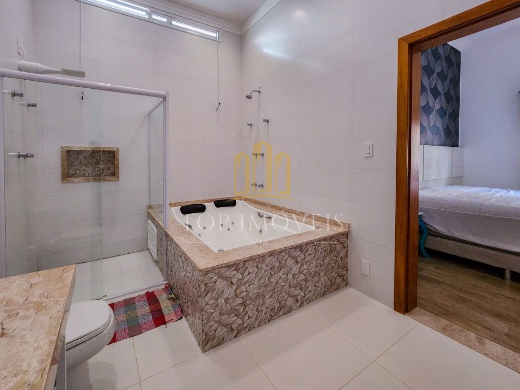 Uma casa que impressiona em cada detalhe exclusividade, sofisticação e natureza em perfeita harmonia