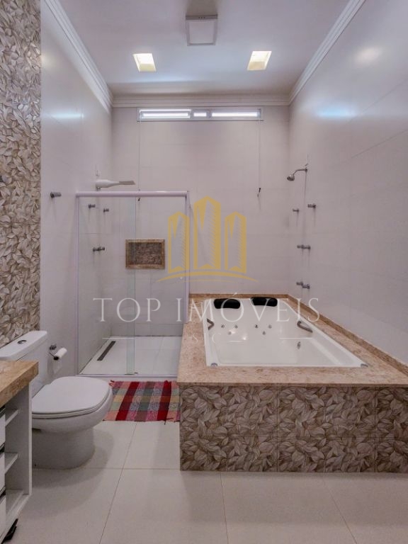 Uma casa que impressiona em cada detalhe exclusividade, sofisticação e natureza em perfeita harmonia