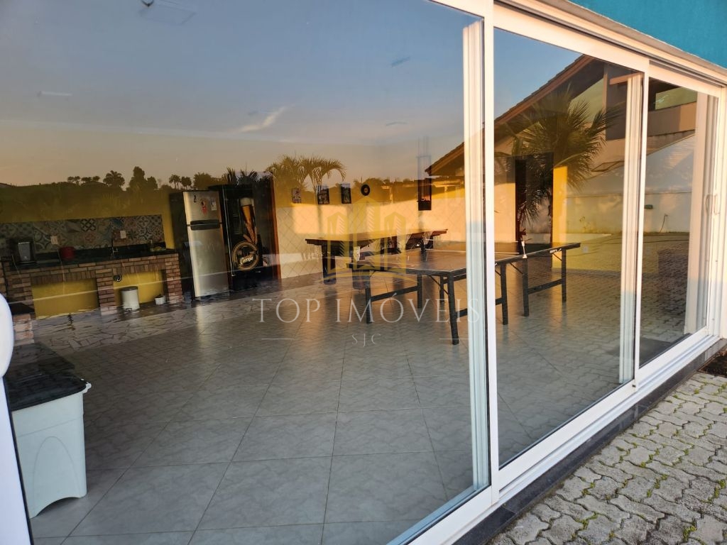 Uma casa que impressiona em cada detalhe exclusividade, sofisticação e natureza em perfeita harmonia