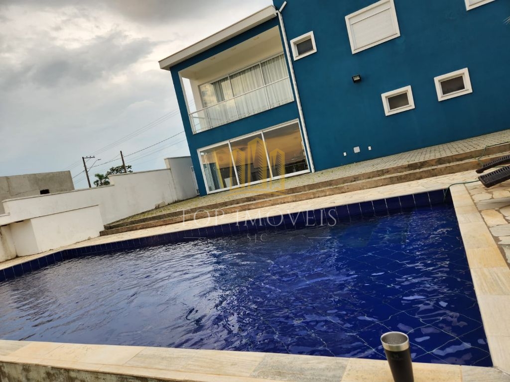 Uma casa que impressiona em cada detalhe exclusividade, sofisticação e natureza em perfeita harmonia