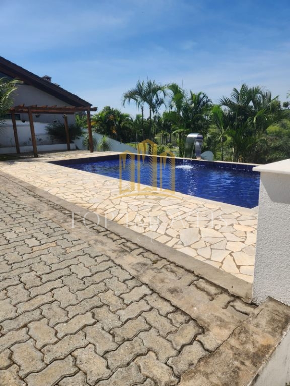 Uma casa que impressiona em cada detalhe exclusividade, sofisticação e natureza em perfeita harmonia
