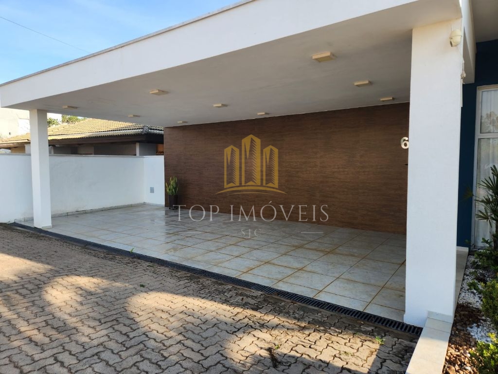 Uma casa que impressiona em cada detalhe exclusividade, sofisticação e natureza em perfeita harmonia