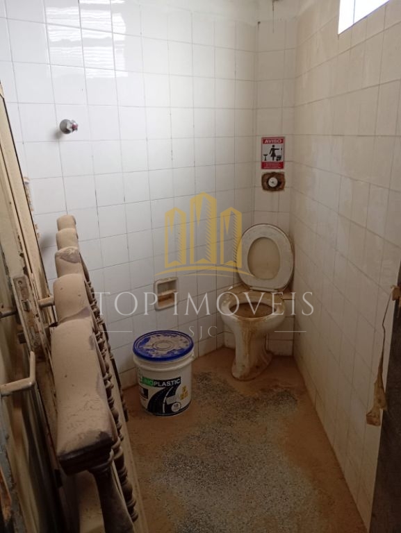 Casa com Ponto Comercial 160,66m² 2 Dormitórios Av Vale do Paraiba.