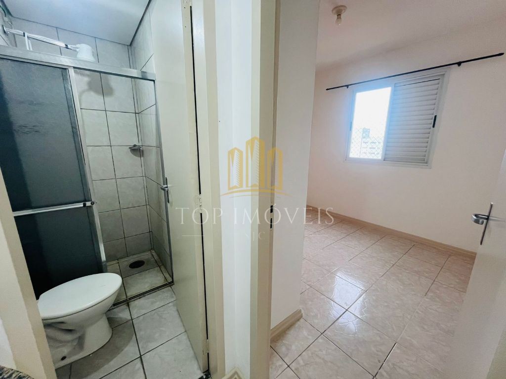 Lindo apartamento um dormitório com armário na melhor localização do centro