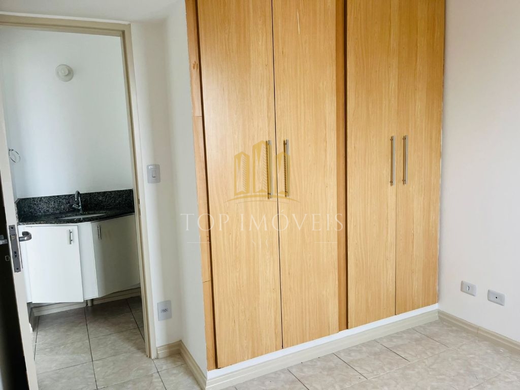 Lindo apartamento um dormitório com armário na melhor localização do centro