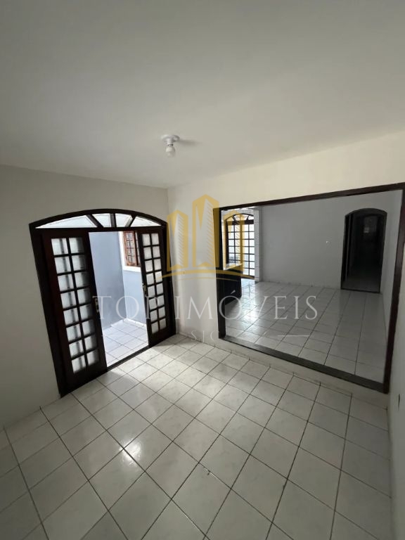 Aconchegante casa à venda – jardim itapoã 3 dormitórios (1 s