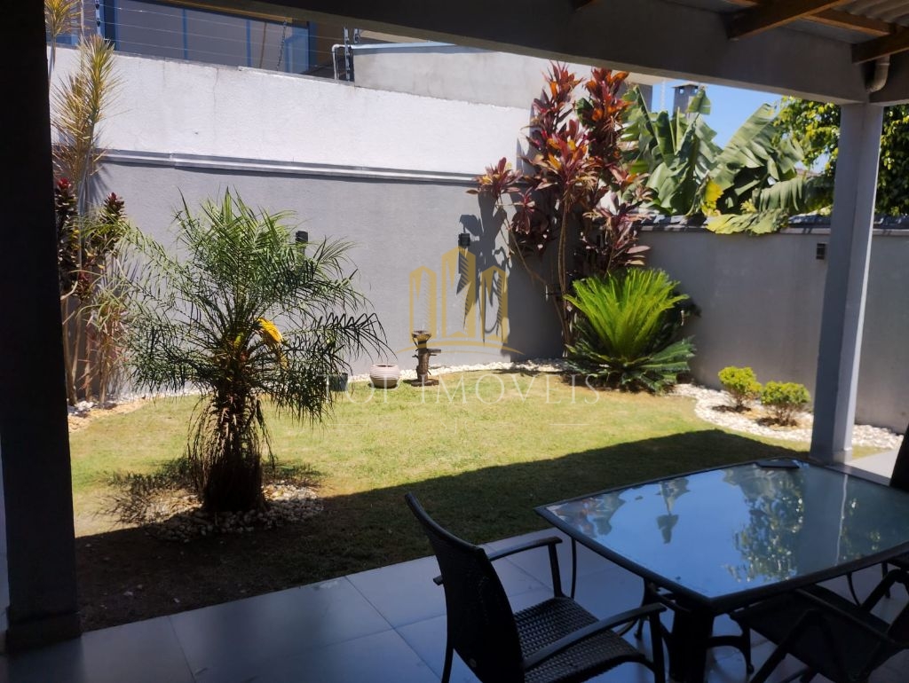 Excelente casa de lote inteiro no Vila Branca - Jacareí