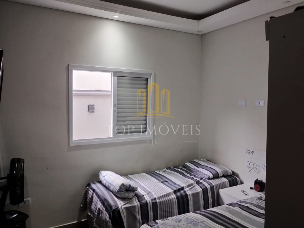 Excelente casa de lote inteiro no Vila Branca - Jacareí