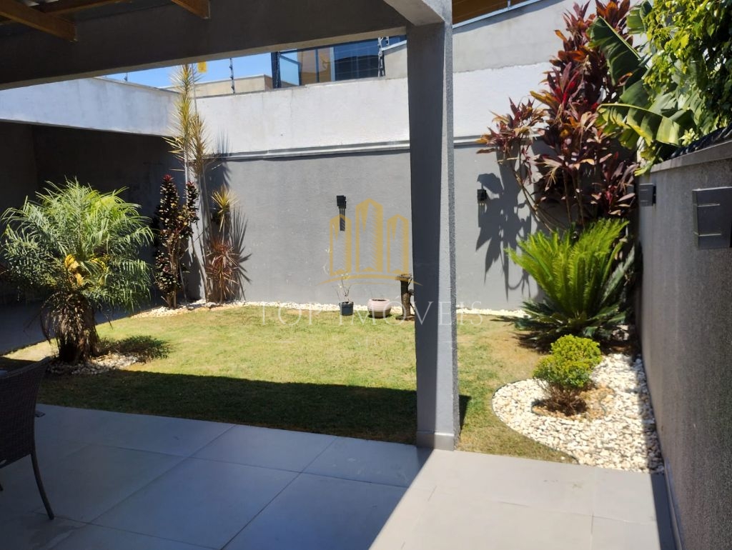 Excelente casa de lote inteiro no Vila Branca - Jacareí