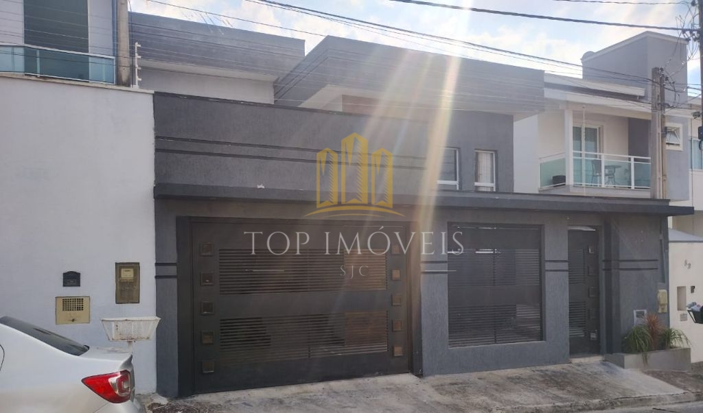 Excelente casa de lote inteiro no Vila Branca - Jacareí