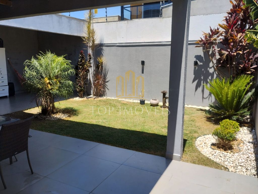 Excelente casa de lote inteiro no Vila Branca - Jacareí