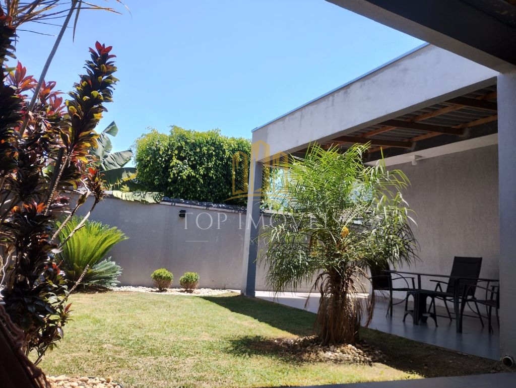 Excelente casa de lote inteiro no Vila Branca - Jacareí