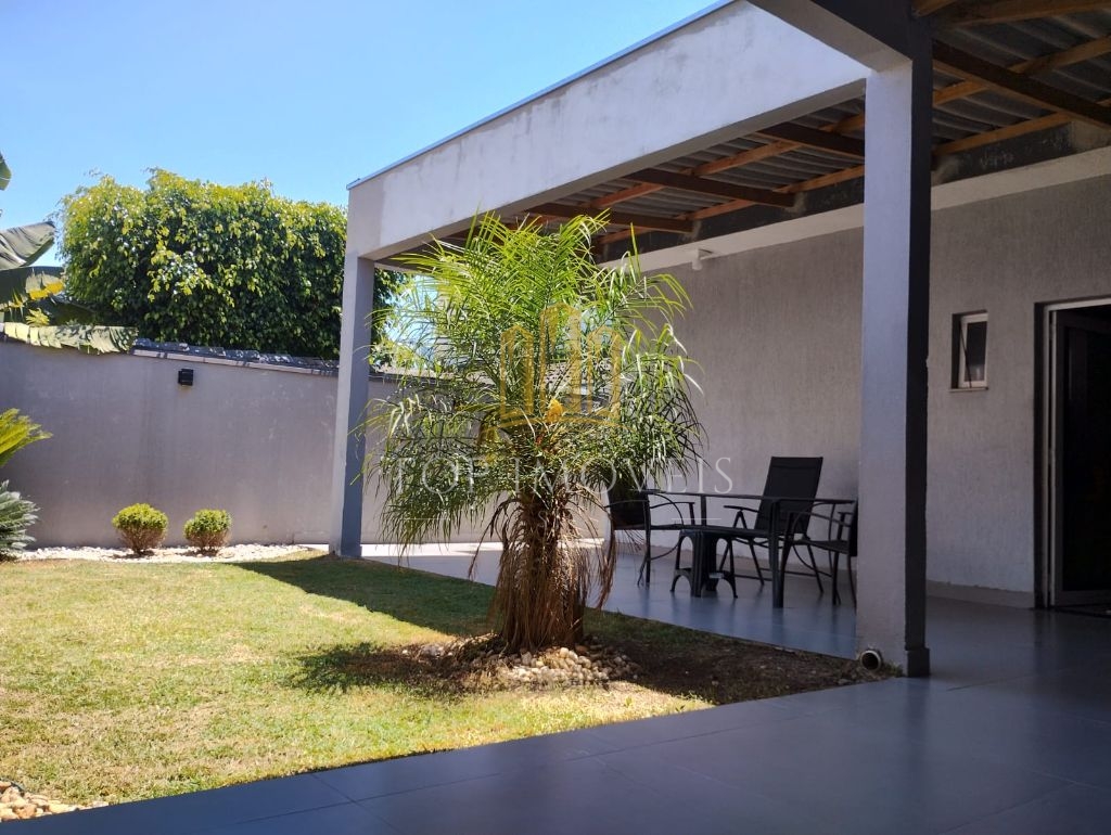 Excelente casa de lote inteiro no Vila Branca - Jacareí